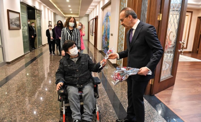 Vali Yavuz, Bayan Personelin 8 Mart Dünya Kadınlar Gününü Kutladı