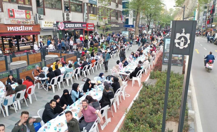 Cumhuriyet Bulvarı’nda 11 bin kişilik iftar