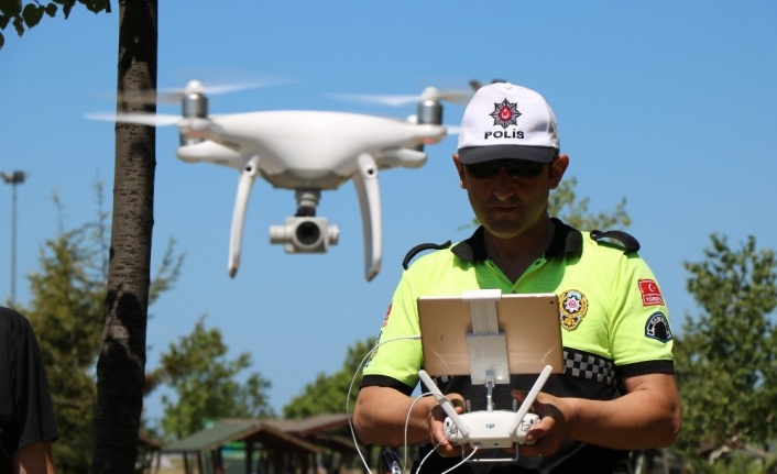 Drone ile trafik denetimleri yapılmaktadır.