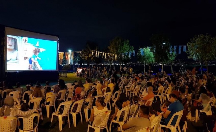 Başiskeleli Çocukların Açık Hava Sinema Keyfi   