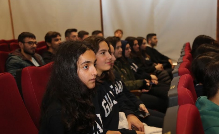 GENÇLER KARİYER PLANLARININ TEMELİNİ GÖLCÜK BELEDİYESİ EĞİTİMİ İLE ATTI