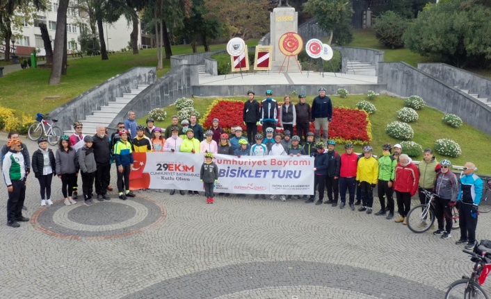 İzmit’te pedallar Cumhuriyetin 99. Yılı için çevrildi