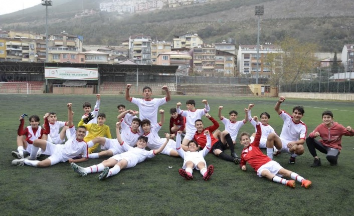 Körfez Gençlerbirliği U-14 namağlup şampiyon