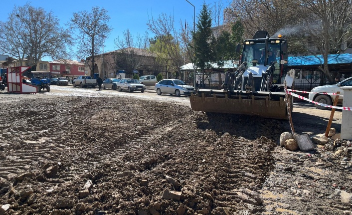 İzmit Belediyesi ekipleri, sel felaketinin yaşandığı  Adıyaman’da çalışmalara aralıksız devam ediyor