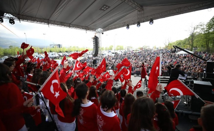Kıraç ve 100. Yıl Korosu, bayrama coşku kattı