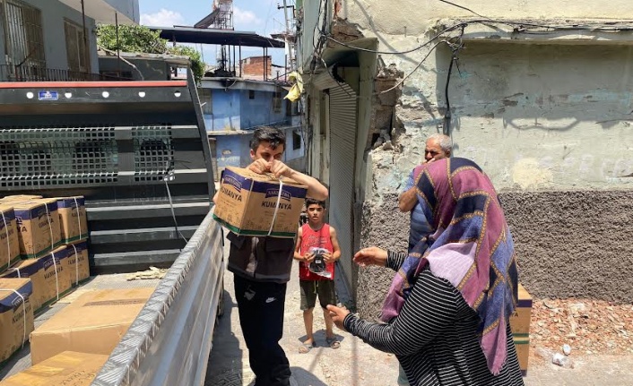 GÖLCÜK BELEDİYESİ, DEPREM BÖLGESİNDE YARDIMLARINI SÜRDÜRÜYOR