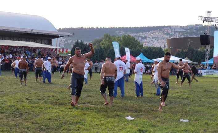 Sekapark Yağlı Güreşlerinde, son 16 turu başpehlivanları belli oldu