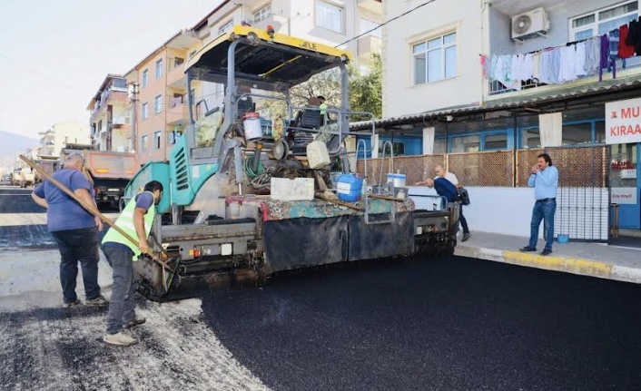 Körfez'de, İki sokağa bir günde 640 ton asfalt