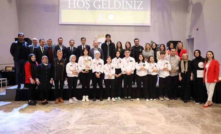 Kocaeli Gastro Genç, etkinliğine katılan genç şefler, ​​​​​​​yeteneklerini sergiledi   