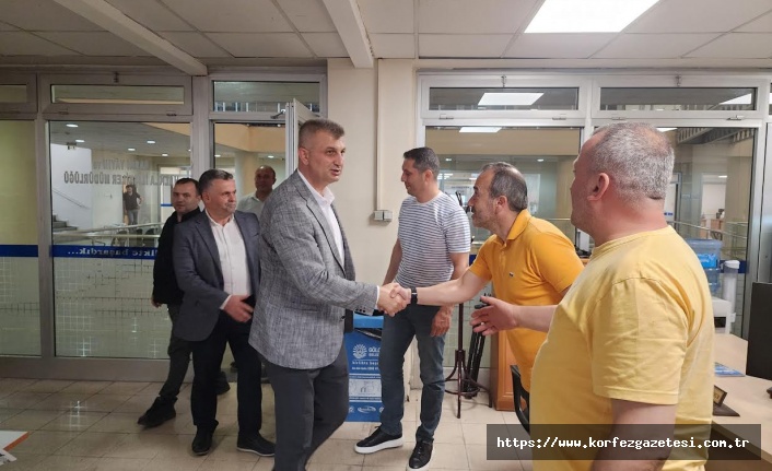 Başkan Sezer, Birimleri tek tek ziyaret ederek çalışanların bayramını kutladı