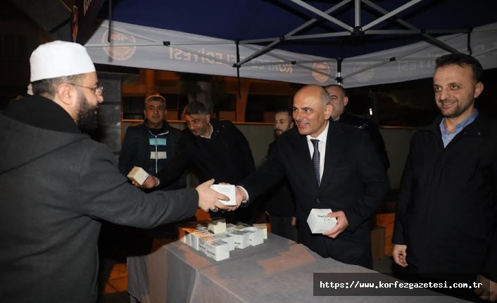 KÖRFEZ BELEDİYE BAŞKANI SÖĞÜT, VATANDAŞLARA, KANDİL SİMİDİ İKRAM ETTİ