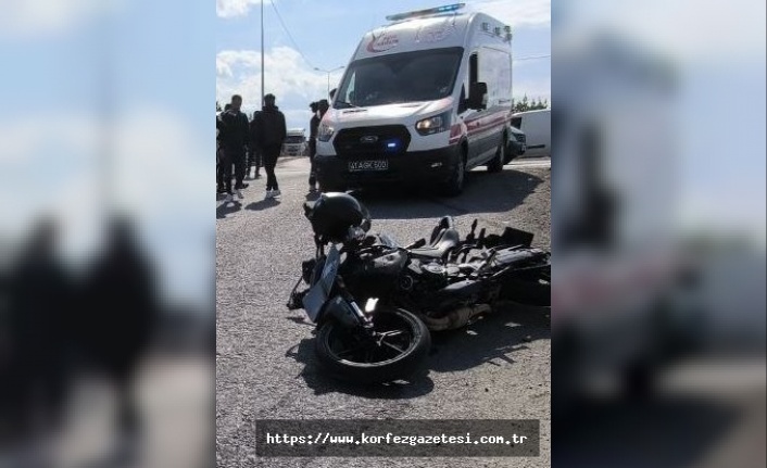 DİLOVASI'NDA MOTOSİKLET VE HAFRİYAT KAMYONU ÇARPIŞTI:2 YARALI