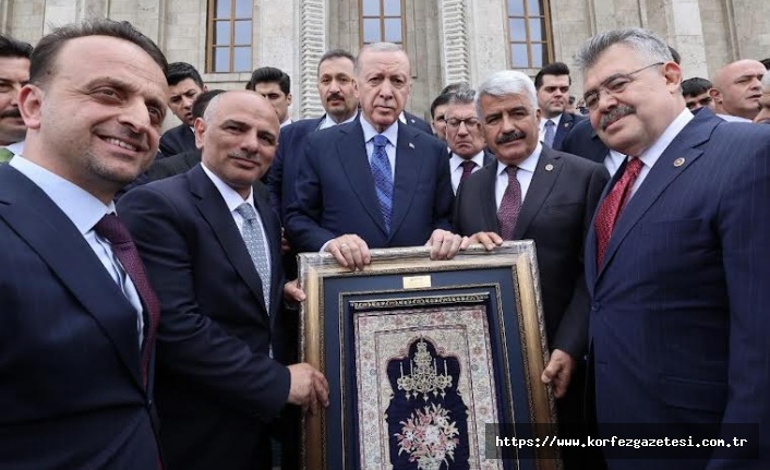 BAŞKAN SÖĞÜT, ANKARA'DA CUMHURBAŞKANI ERDOĞAN'A HEREKE HALISI HEDİYE ETTİ