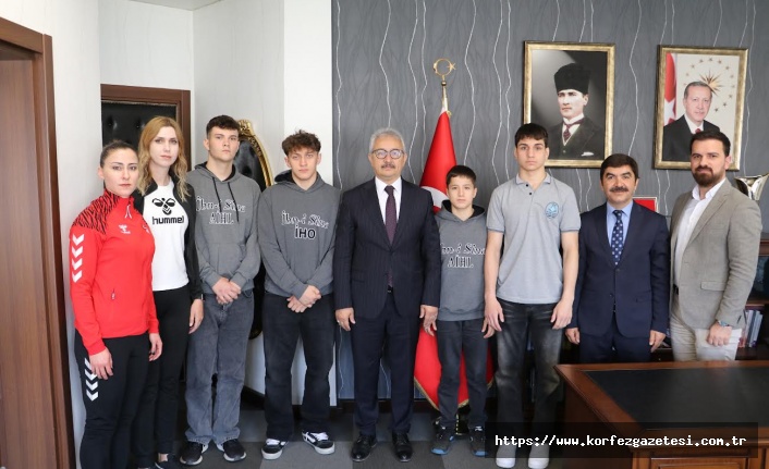 Genç sporculardan, İl Millî Eğitim Müdürü,  Ömer AKMANŞEN'e ziyaret