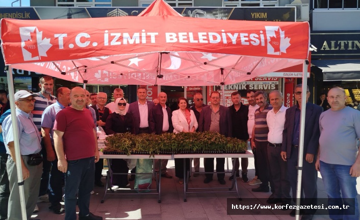 İzmit Belediyesi, Halka Fide Desteği Sağladı