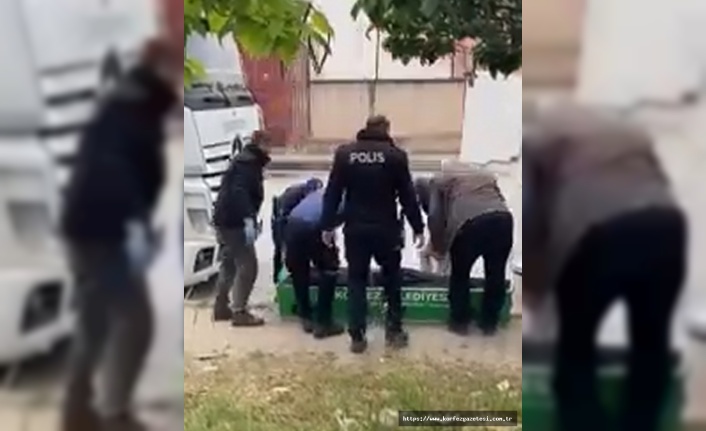 Körfez'de Tır Şoförü İple Asılı Halde Ölü Bulundu
