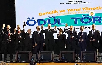 Cumhurbaşkanı Erdoğan, Başkan Büyükakın’a  gençlik hizmetleri ödülünü verdi