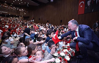 Başkan Büyükakın çocukların 23 Nisan sevincine eşlik etti