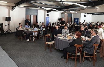 Üniversiteli gençler sordu, Büyükakın içtenlikle cevap verdi