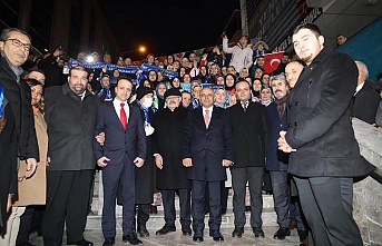 Şener Söğüt, partililer ve destekçileri tarafından coşkuyla karşılandı.