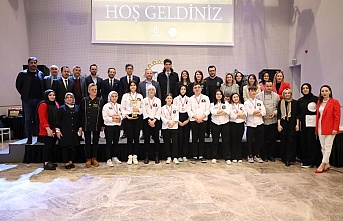 Kocaeli Gastro Genç, etkinliğine katılan genç şefler, ​​​​​​​yeteneklerini sergiledi   