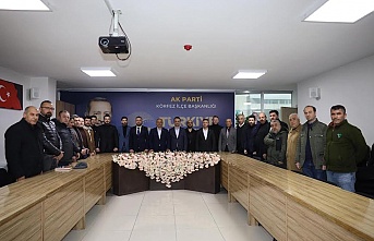 YENİDEN REFAH PARTİSİ'NDEN, AYRILIP AK PARTİYE GEÇTİ.