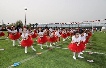 Körfez’de 23 Nisan kutlamalarına, vatandaşlar ve öğrenciler büyük ilgi gösterdi.