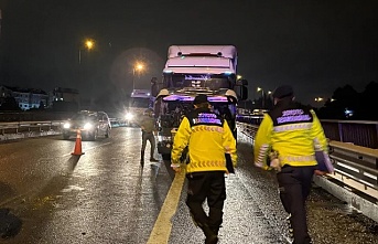 İZMİT'TE, TEM OTOYOLU'NDA, KAZA:4 KİŞİ YARALANDI