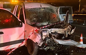 DERİNCE'DE TRAFİK KAZASI: OTOMOBİL İLE HAFİF TİCARİ ARAÇ ÇARPIŞTI