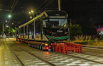 Kocaeli’de Tramvay Filosu Genişliyor: 7. Araç Raylara İndirildi