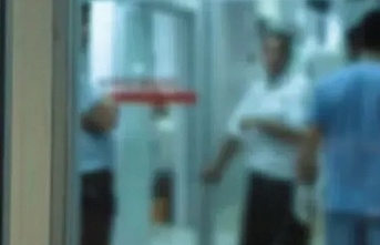 Karamürsel’de Talihsiz Kaza: Minibüs Üzerinden Düşen Sürücü Ağır Yaralandı