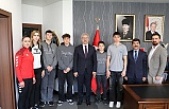 Genç sporculardan, İl Millî Eğitim Müdürü,  Ömer AKMANŞEN'e ziyaret