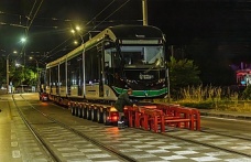 Kocaeli’de Tramvay Filosu Genişliyor: 7. Araç Raylara İndirildi