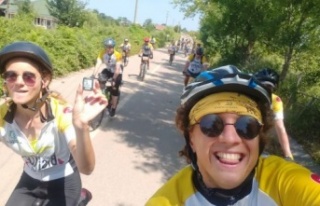 Hollandalı bisikletçiler 4000. kilometreyi Kocaeli’de...