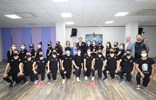 ‘İzmit Sanat Akademisi’ açıldı