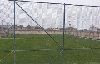 Yukarı Hereke Futbol Sahası'nda zemin çalışması...