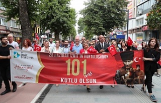 İzmitliler Kurtuluş Kortejinde buluştu