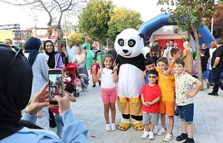 Körfez’de çocuklar çifte bayram yaşadı