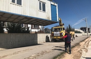 İzmit Belediyesi, Adıyaman Çadırkent’te konteyner...