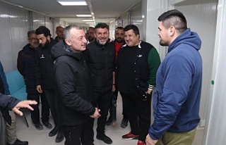 Hatay Defne’deki Büyükşehir Hastanesi hasta kabulüne...