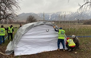İzmit Belediyesi depremzedelerin çadır ihtiyacını...