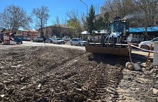 İzmit Belediyesi ekipleri, sel felaketinin yaşandığı...