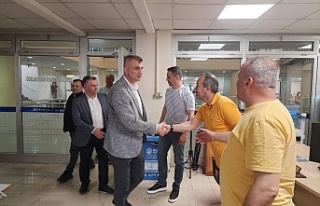 Başkan Sezer, Birimleri tek tek ziyaret ederek çalışanların...