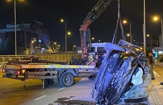 İzmit'te Takla Atan Otomobilde 3 Kişi Yaralandı