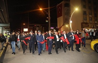 KÖRFEZLİLER, MEŞALELER EŞLİĞİNDE, CUMHURİYET...