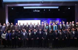 AK Parti İzmit İlçe Kongresinde Yeni Yönetim ve...