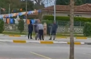KOCAELİ KONGRE MERKEZİ, OTOPARKINDA ÇIPLAK KADIN...