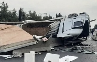 GÖLCÜK İLÇESİNDE, TRAFİK KAZASI TIR DEVRİLDİ