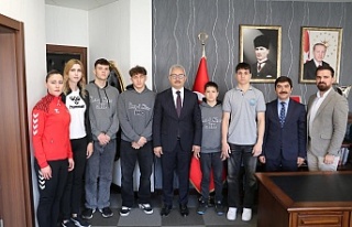 Genç sporculardan, İl Millî Eğitim Müdürü, ...