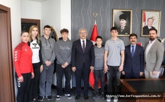 Genç sporculardan, İl Millî Eğitim Müdürü,  Ömer AKMANŞEN'e ziyaret